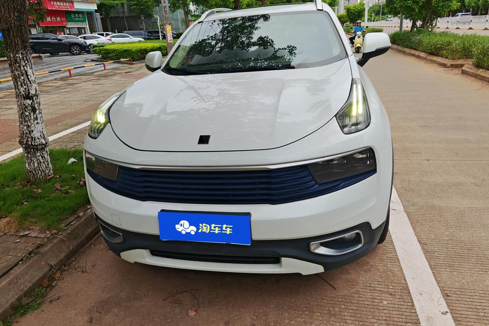 Lynk & Co Lynk & Co 01