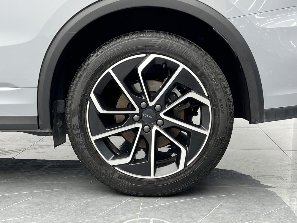 Lynk & Co Lynk & Co 01