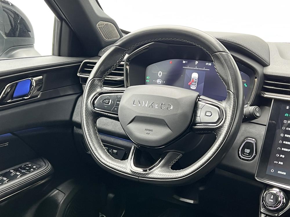 Lynk & Co Lynk & Co 01