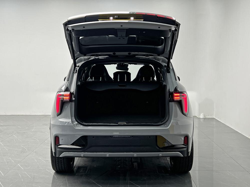 Lynk & Co Lynk & Co 01