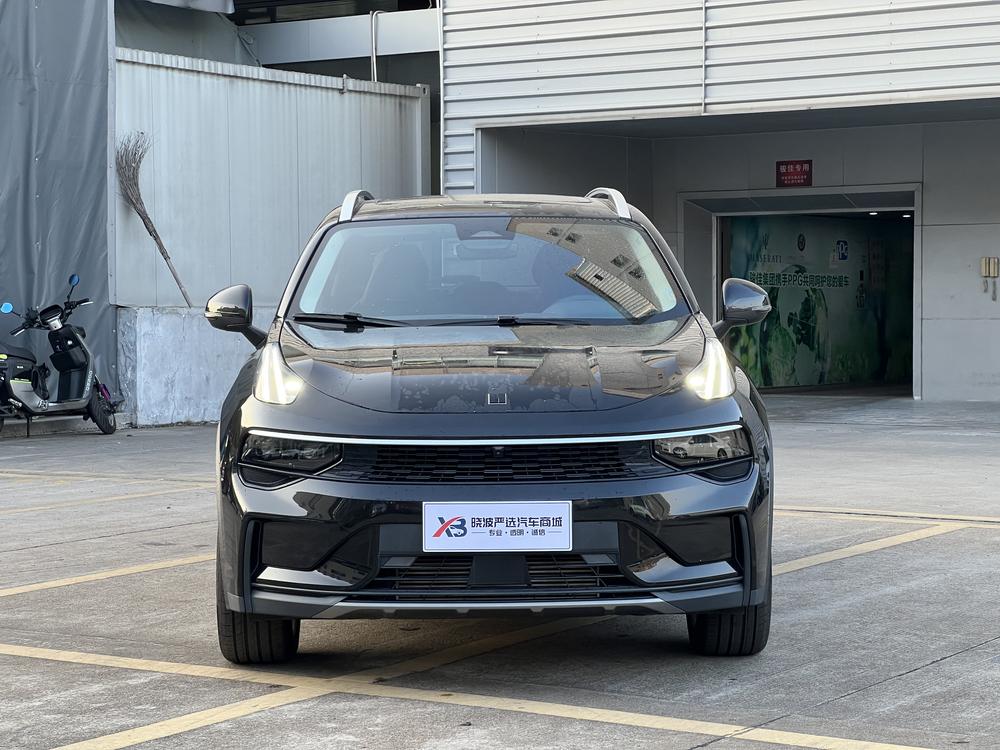 Lynk & Co Lynk & Co 01