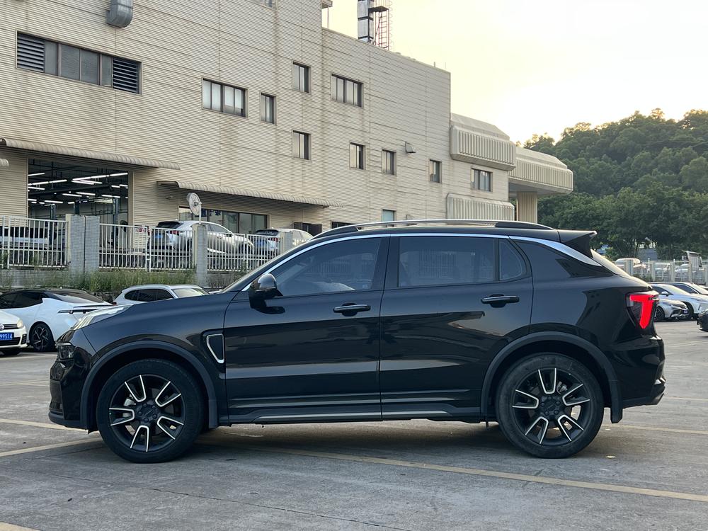 Lynk & Co Lynk & Co 01