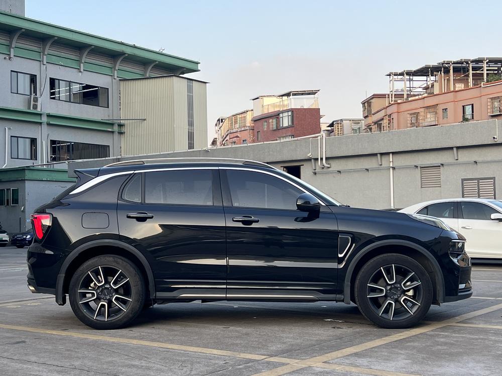 Lynk & Co Lynk & Co 01