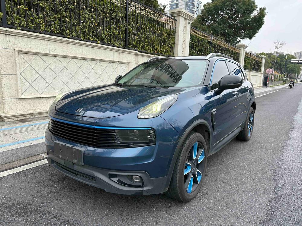 Lynk & Co Lynk & Co 01