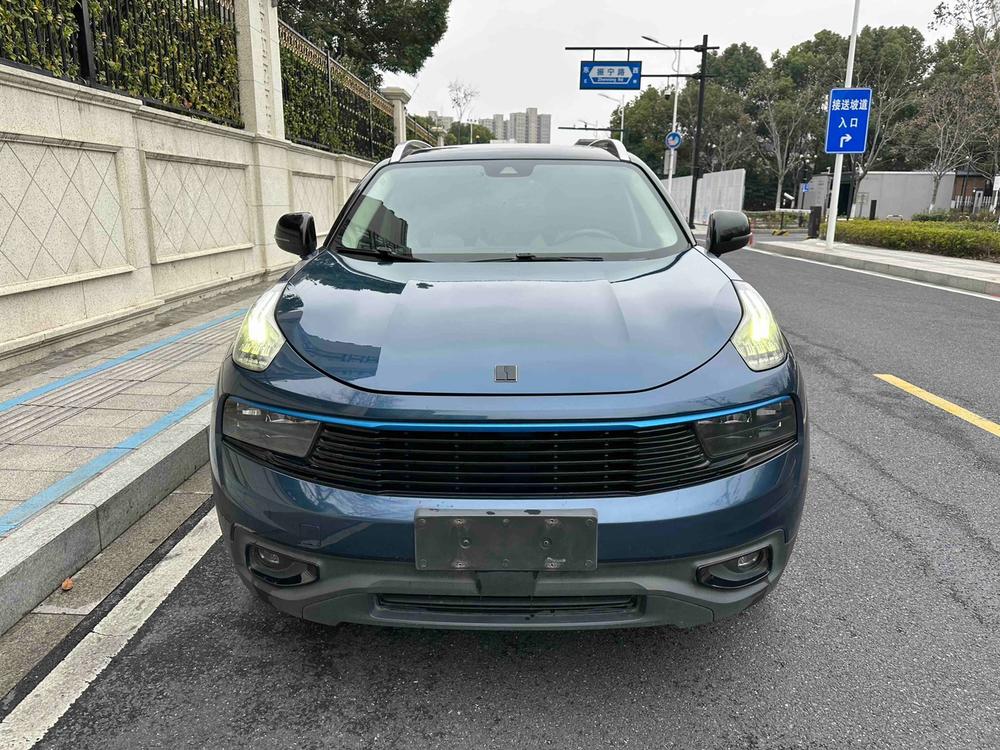 Lynk & Co Lynk & Co 01