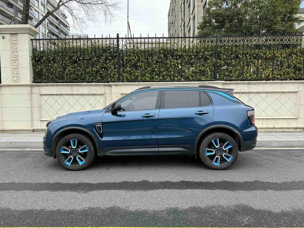 Lynk & Co Lynk & Co 01