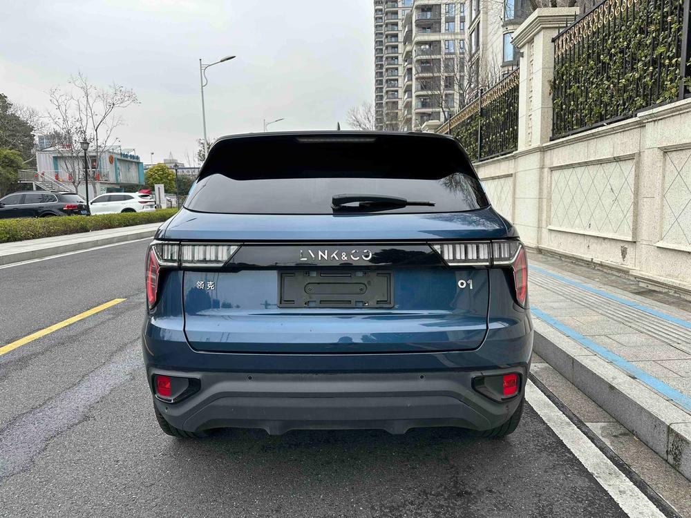 Lynk & Co Lynk & Co 01
