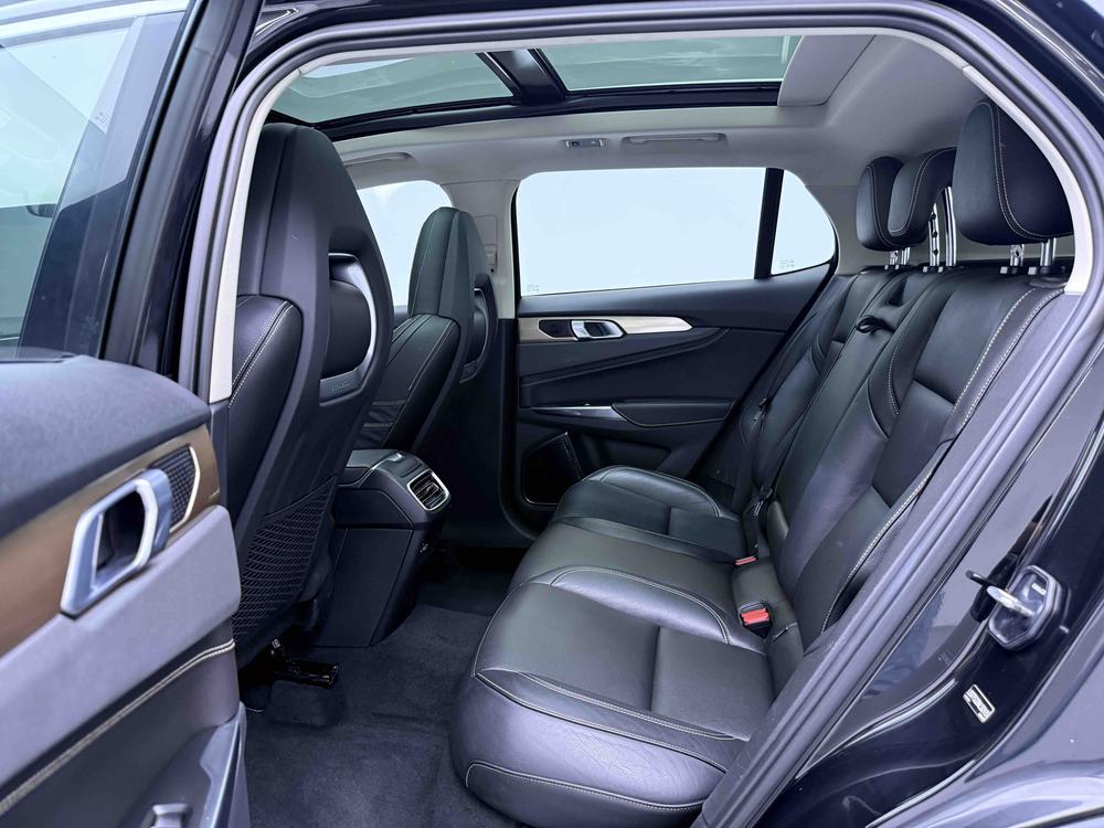 Lynk & Co Lynk & Co 01