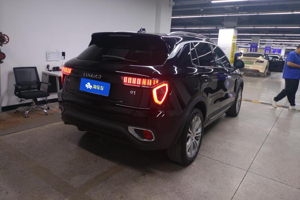 Lynk & Co Lynk & Co 01