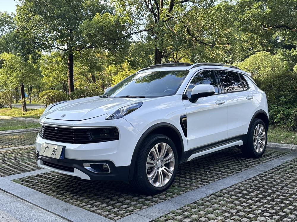 Lynk & Co Lynk & Co 01