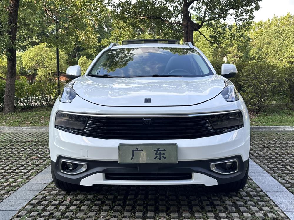 Lynk & Co Lynk & Co 01