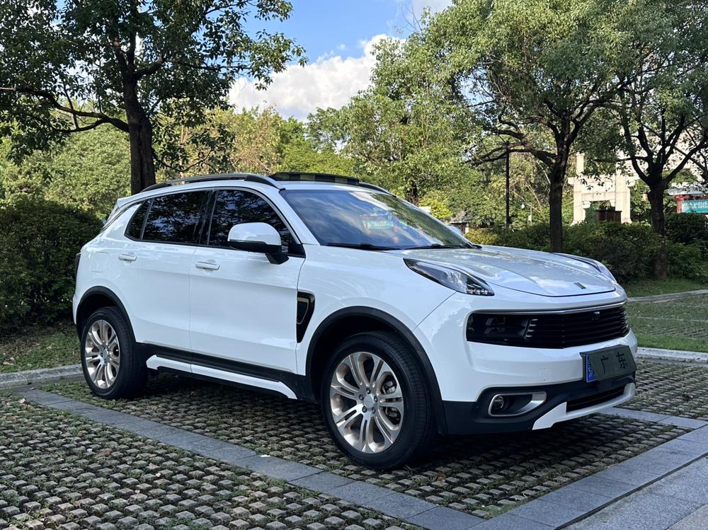 Lynk & Co Lynk & Co 01