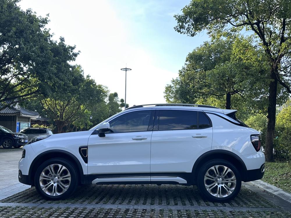 Lynk & Co Lynk & Co 01