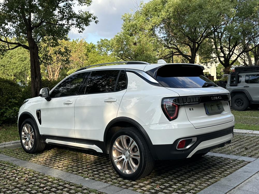 Lynk & Co Lynk & Co 01