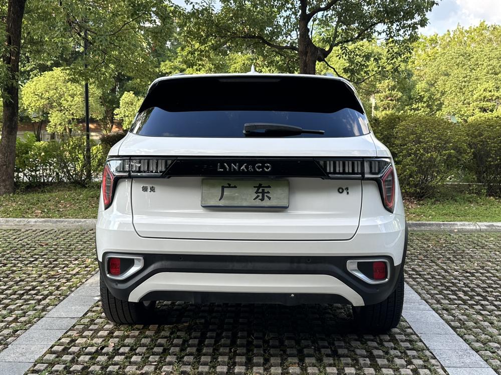 Lynk & Co Lynk & Co 01