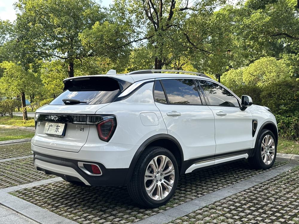 Lynk & Co Lynk & Co 01