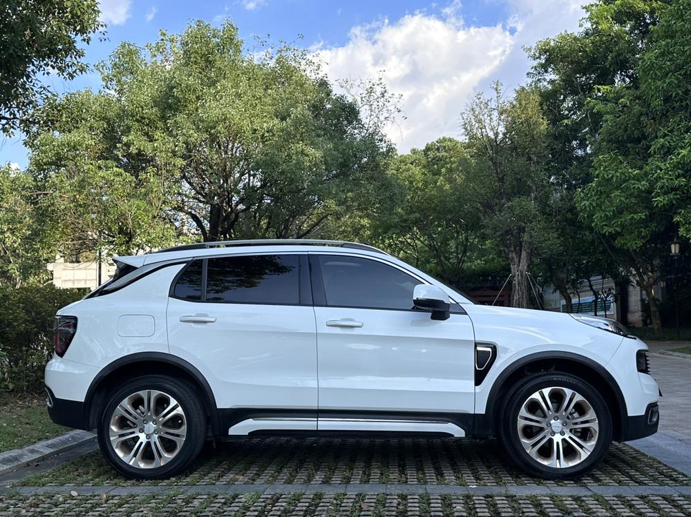 Lynk & Co Lynk & Co 01