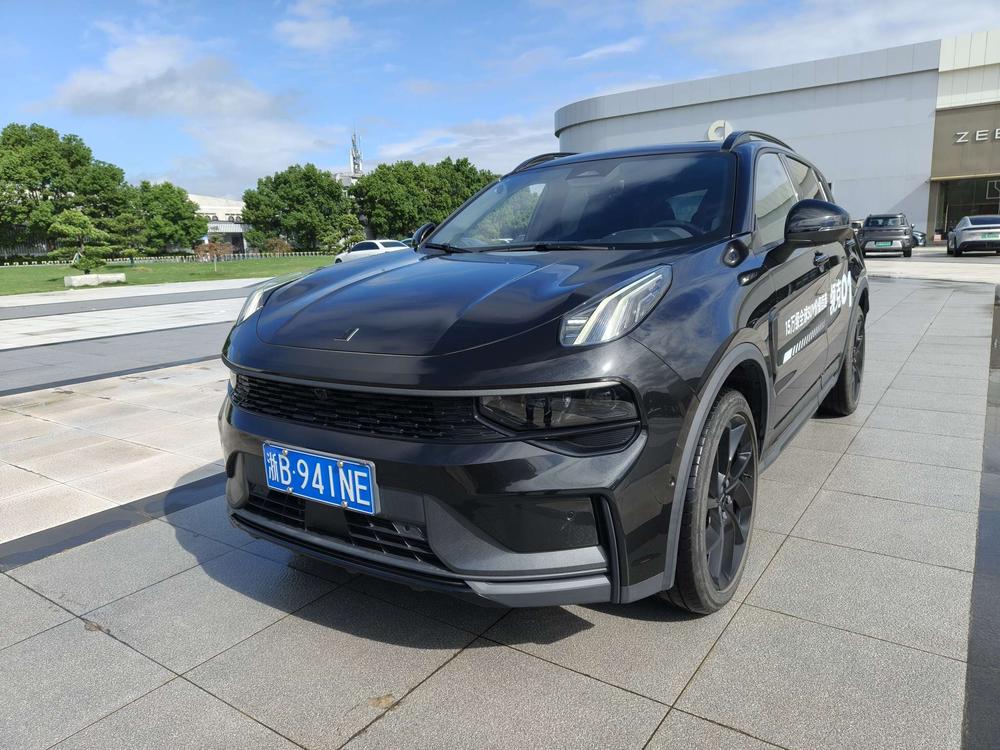 Lynk & Co Lynk & Co 01