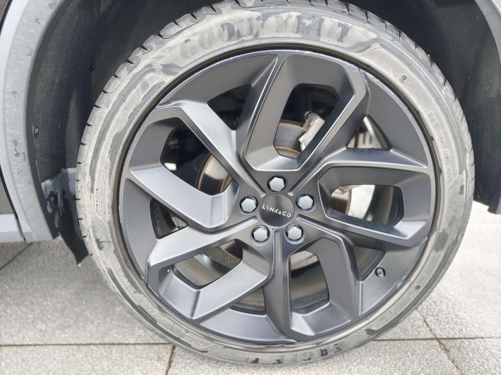 Lynk & Co Lynk & Co 01