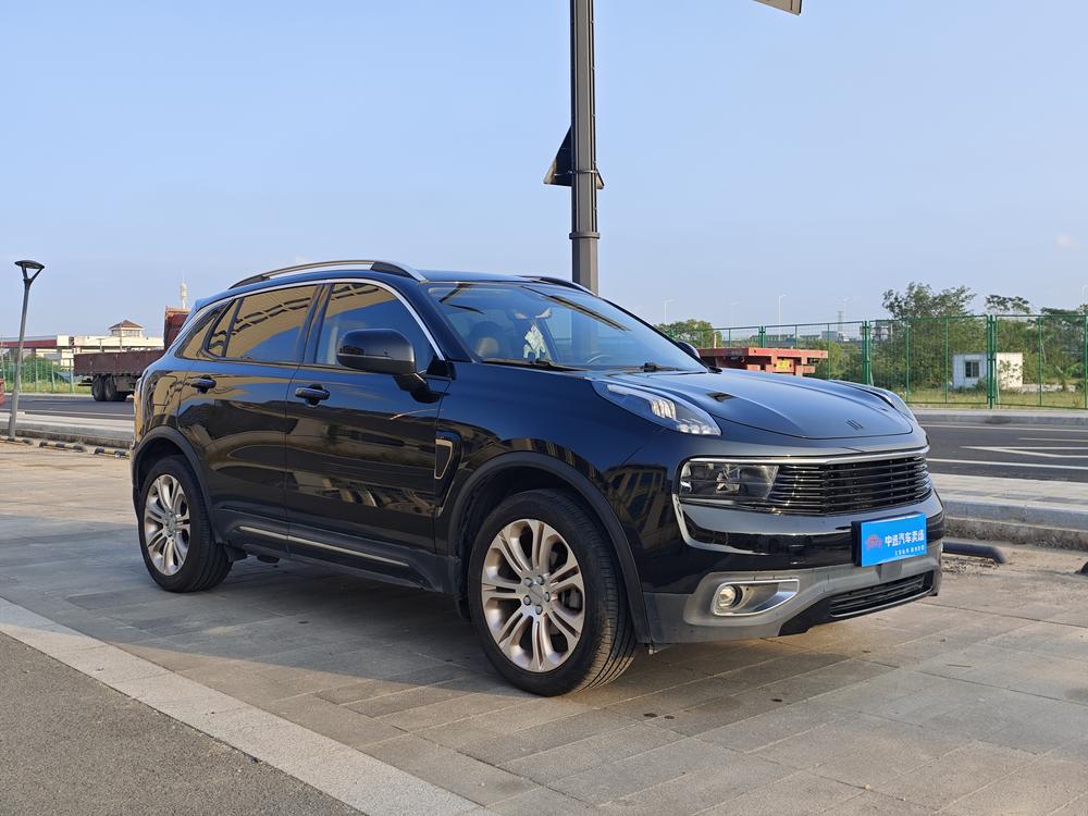 Lynk & Co Lynk & Co 01