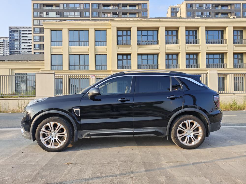 Lynk & Co Lynk & Co 01