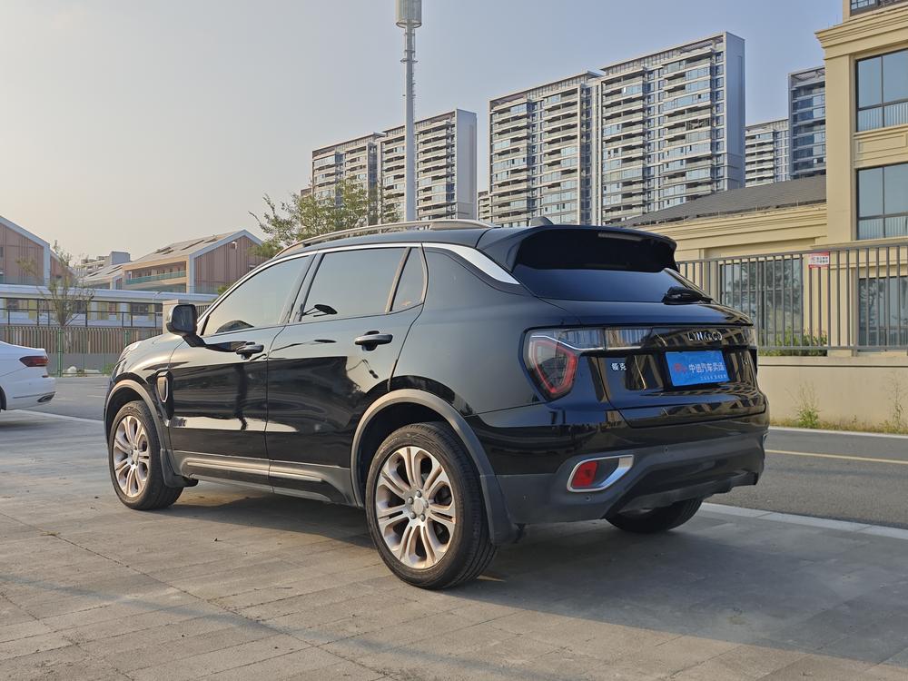 Lynk & Co Lynk & Co 01