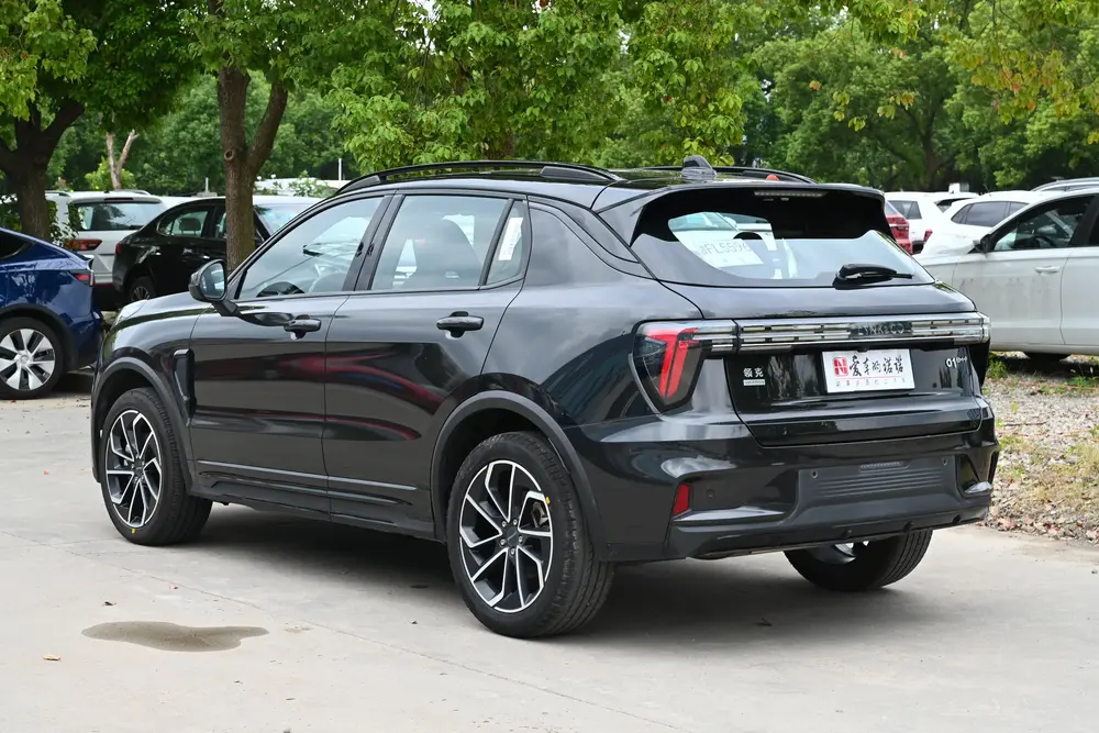 Lynk & Co Lynk & Co 01