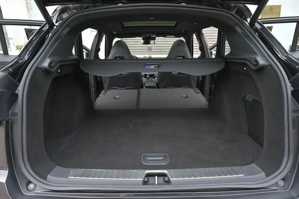 Lynk & Co Lynk & Co 01