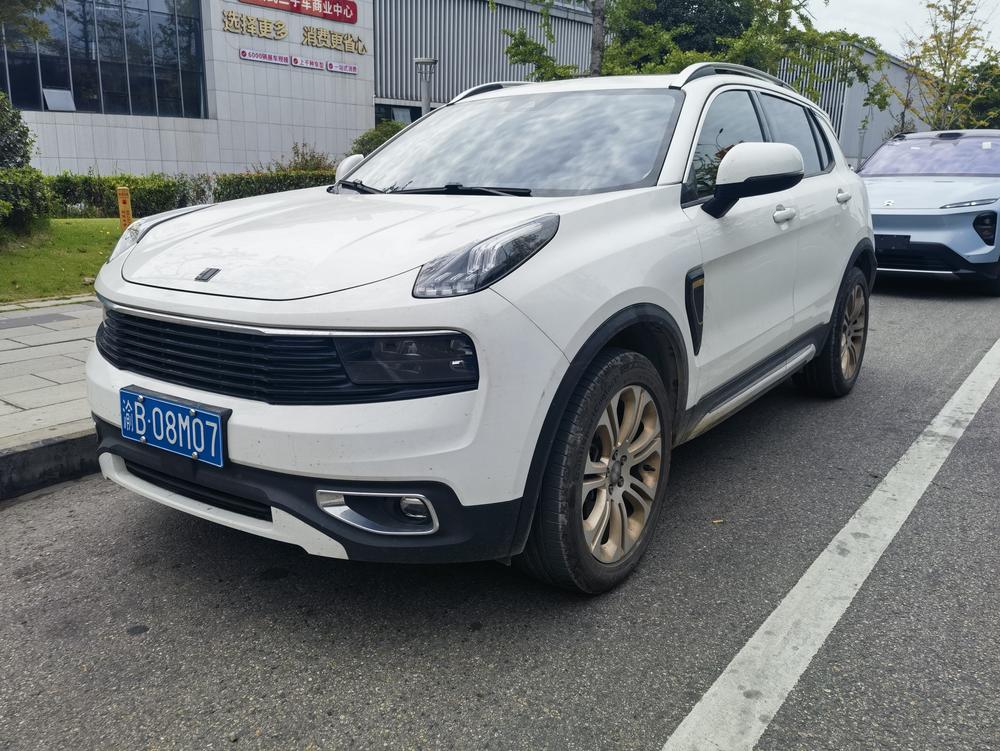 Lynk & Co Lynk & Co 01