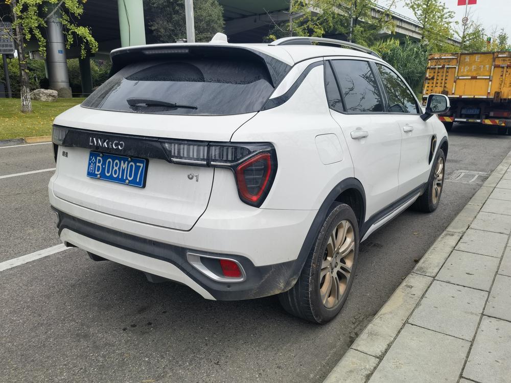 Lynk & Co Lynk & Co 01