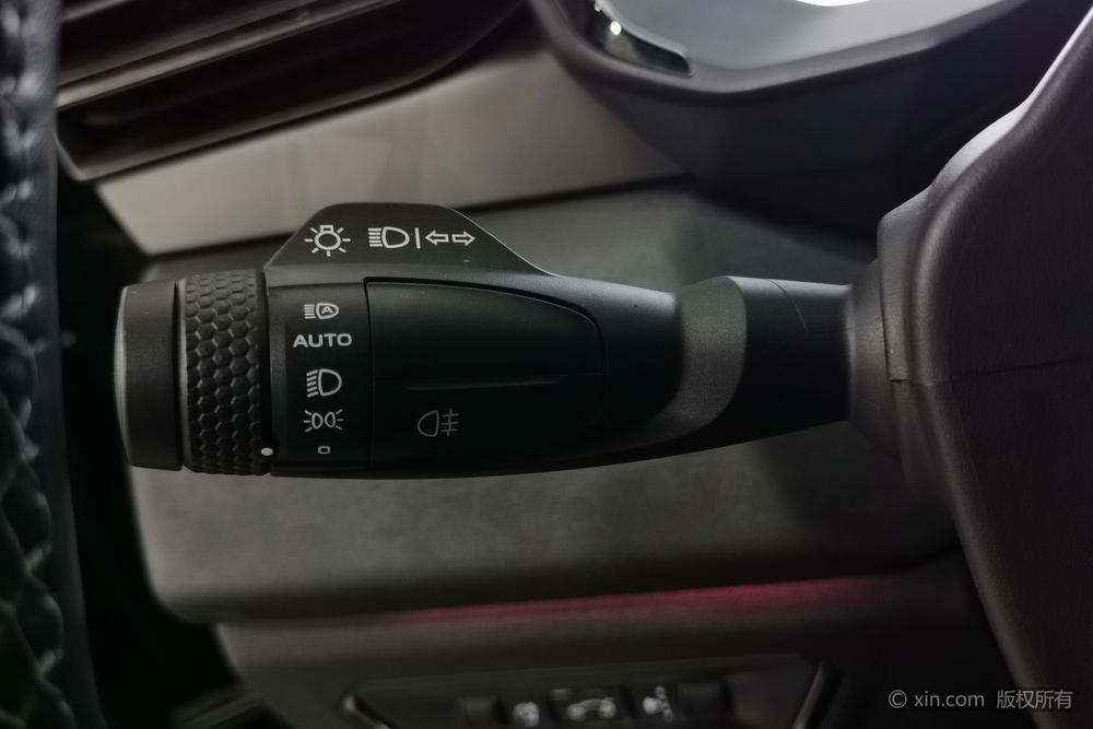 Lynk & Co Lynk & Co 01