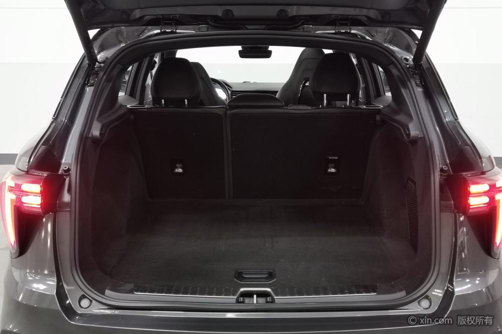 Lynk & Co Lynk & Co 01