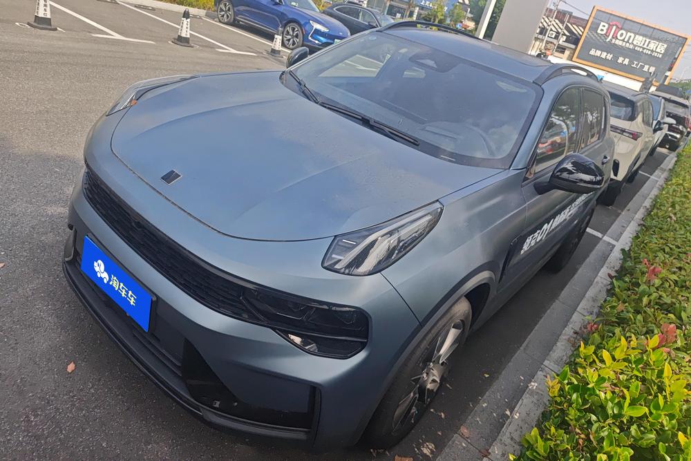 Lynk & Co Lynk & Co 01