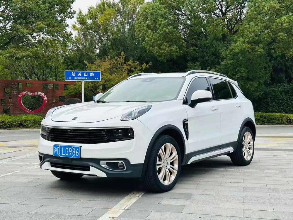 Lynk & Co Lynk & Co 01