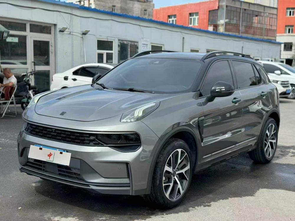 Lynk & Co Lynk & Co 01