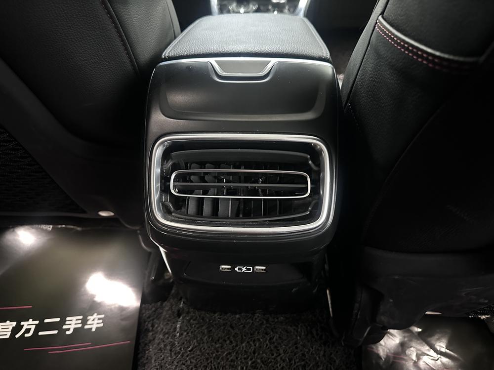 Lynk & Co Lynk & Co 01