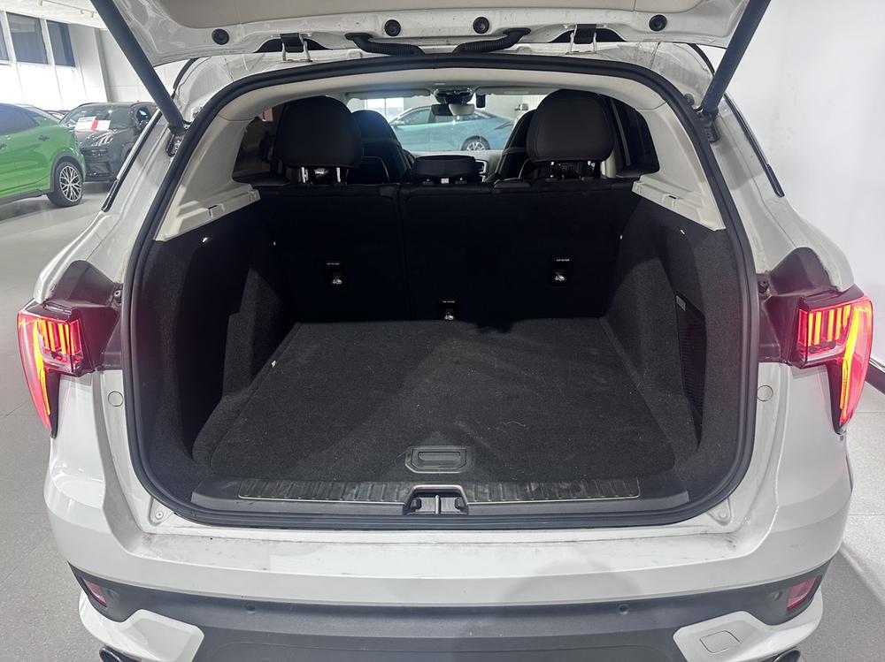 Lynk & Co Lynk & Co 01