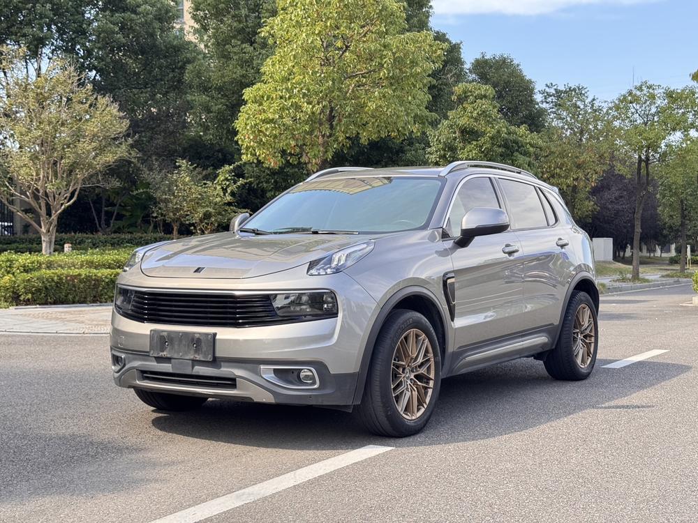 Lynk & Co Lynk & Co 01