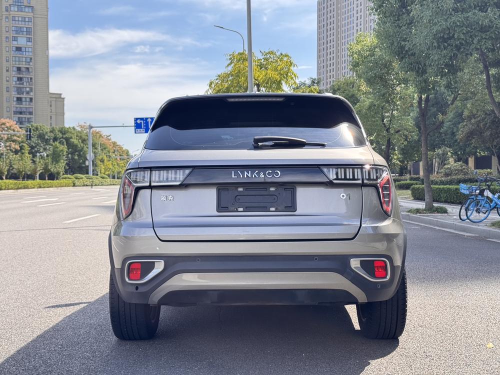 Lynk & Co Lynk & Co 01