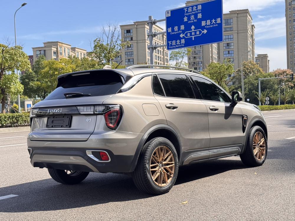 Lynk & Co Lynk & Co 01