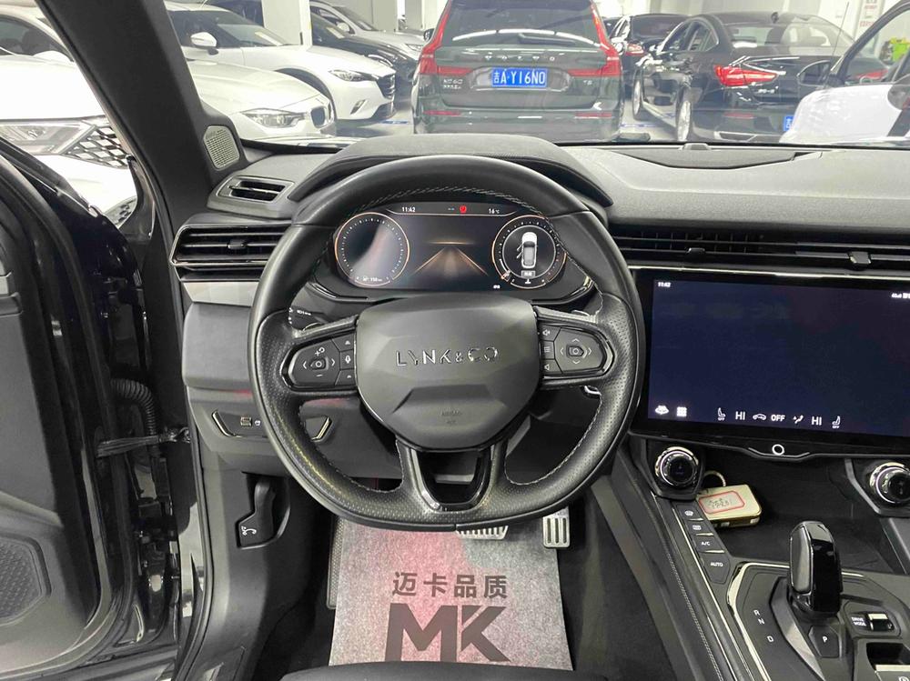 Lynk & Co Lynk & Co 01