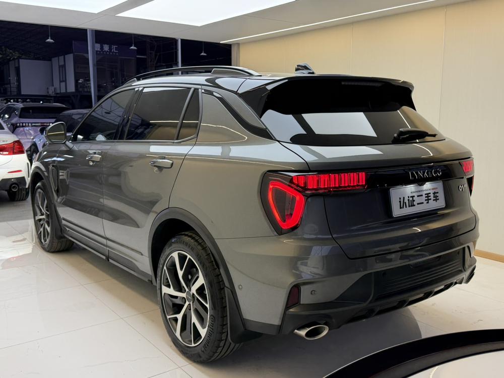 Lynk & Co Lynk & Co 01