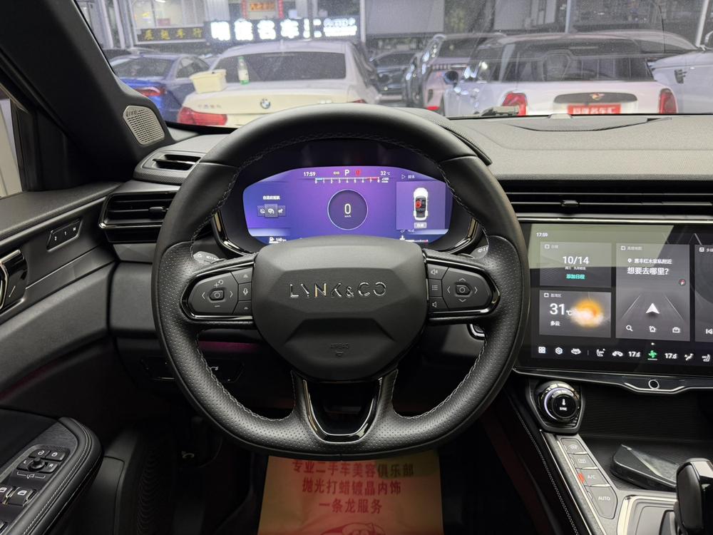 Lynk & Co Lynk & Co 01