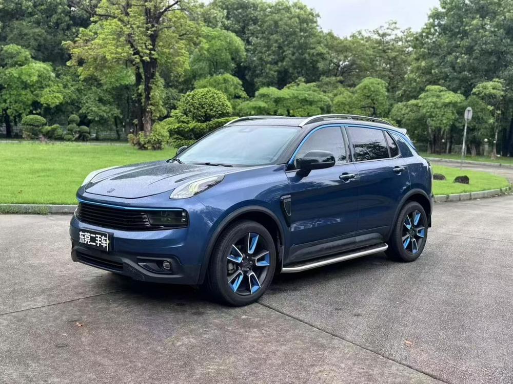 Lynk & Co Lynk & Co 01