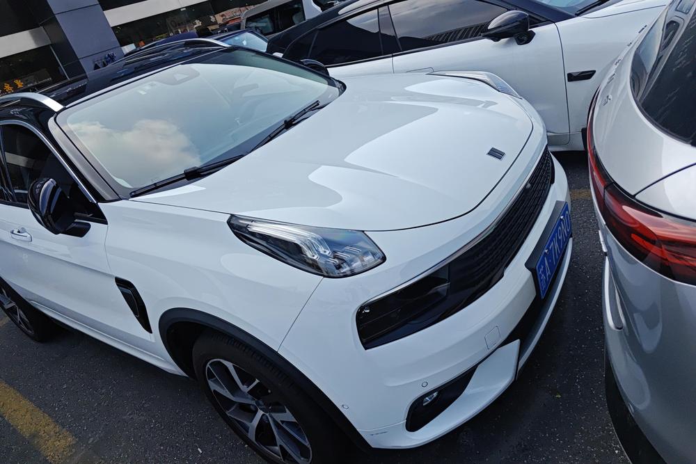 Lynk & Co Lynk & Co 01