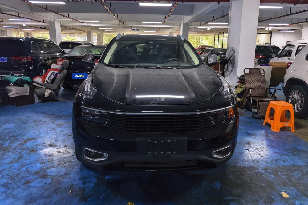 Lynk & Co Lynk & Co 01