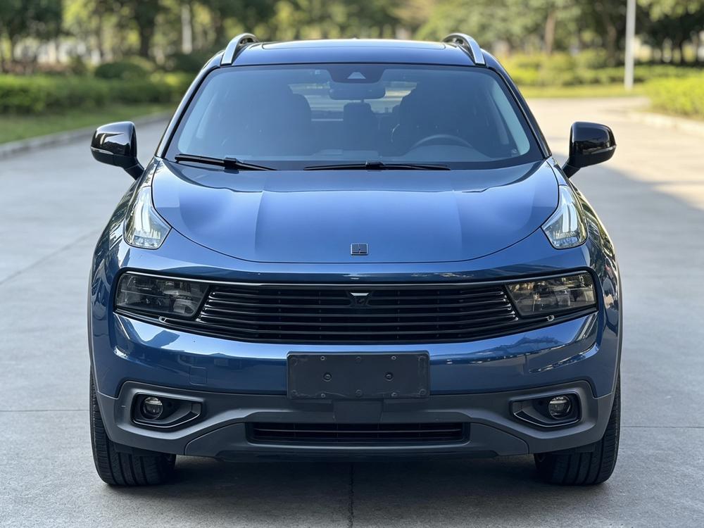 Lynk & Co Lynk & Co 01
