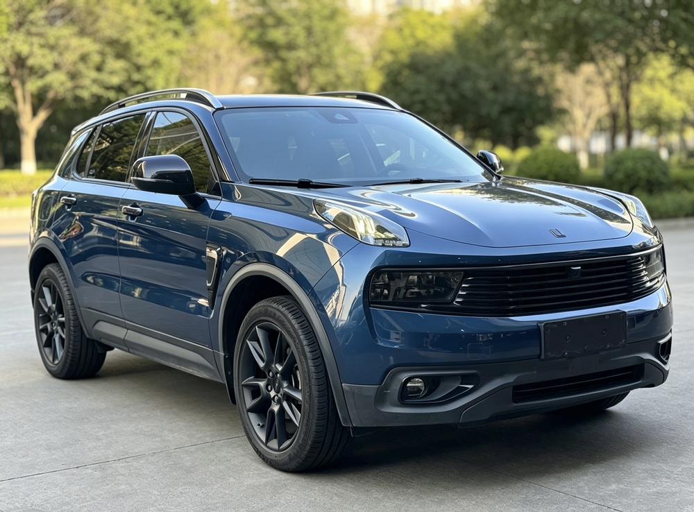 Lynk & Co Lynk & Co 01