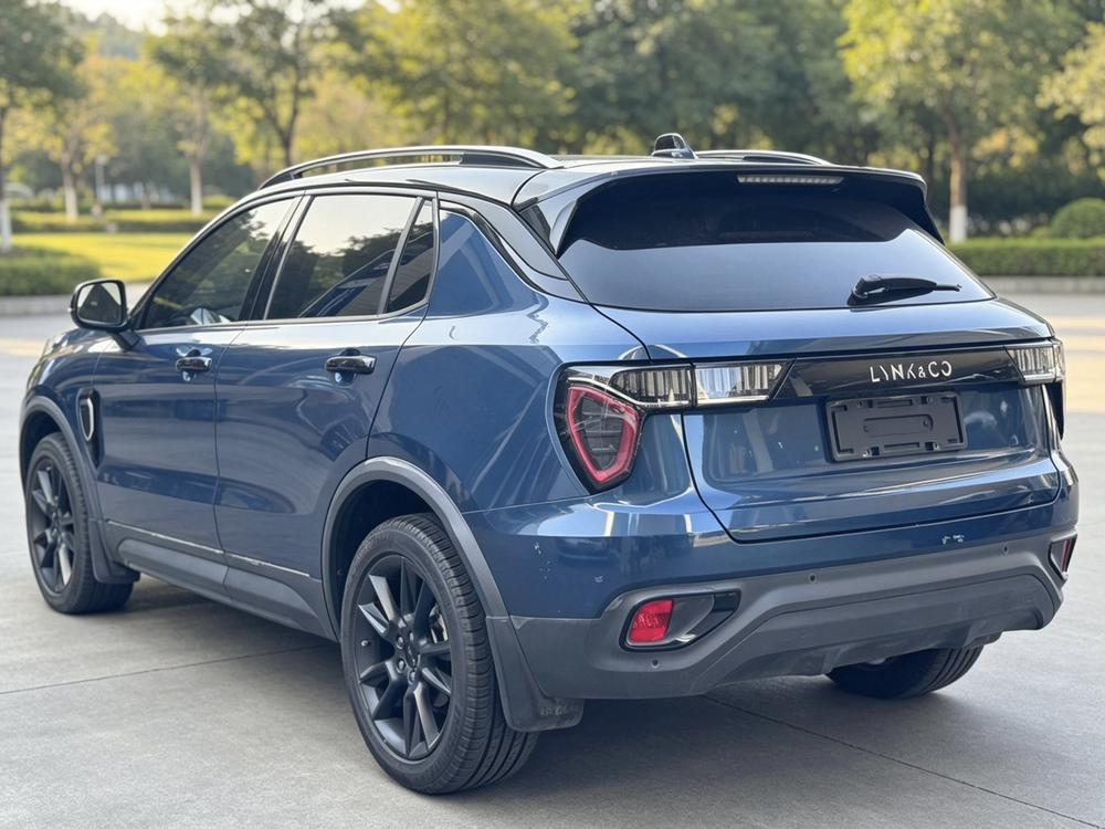 Lynk & Co Lynk & Co 01