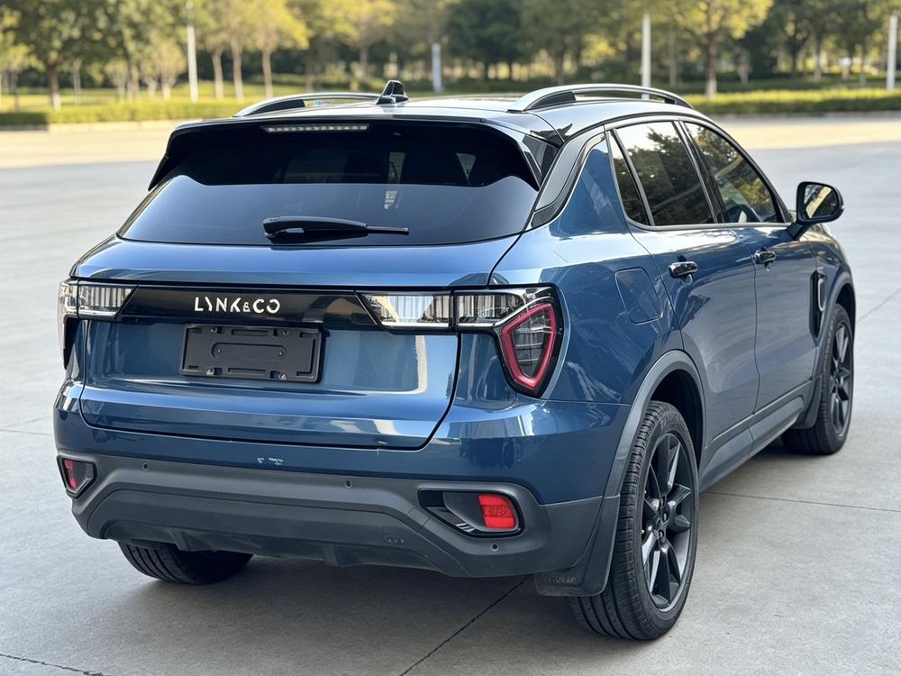Lynk & Co Lynk & Co 01